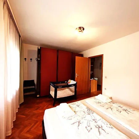 Apartma Mika *